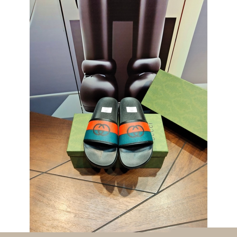 G*u*i slippers